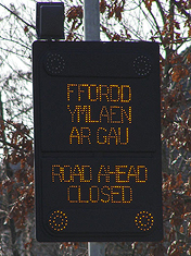 road-closed-sign road-closed-sign